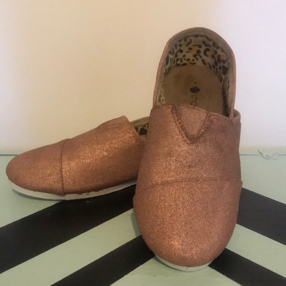 Rose gold casual slip ons - Picture 1 of 6